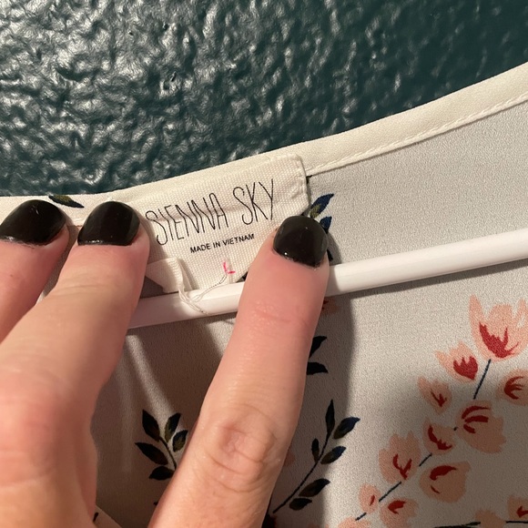 Floral top - Picture 3 of 3